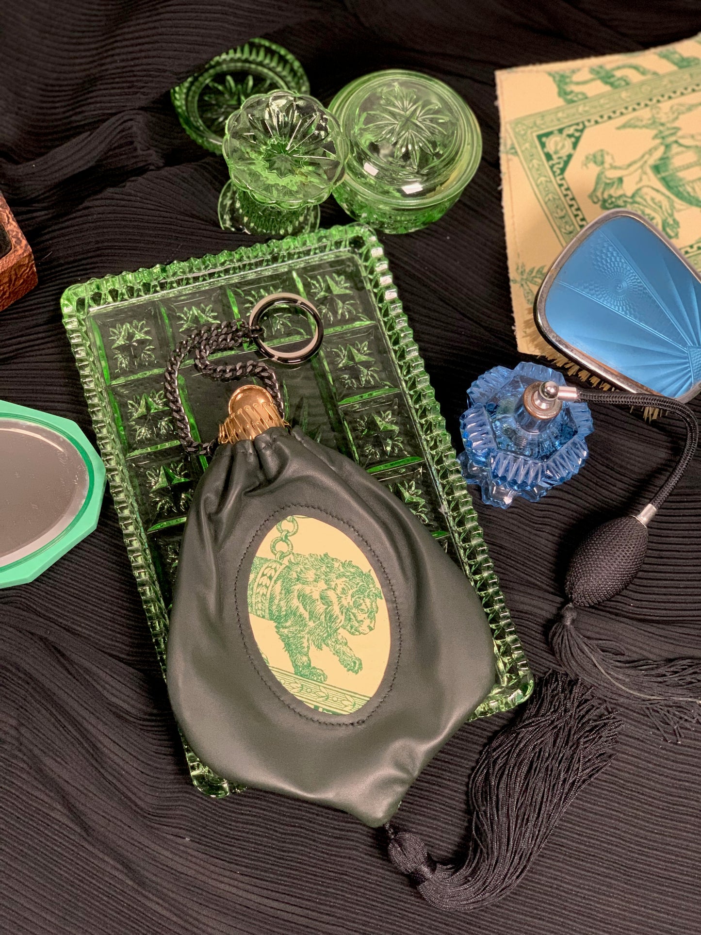 POWDER ROOM Purse | Lioness